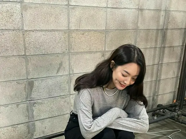女優シン・ミナ、プレゼントをもらってうれしそうなかわいい魅力