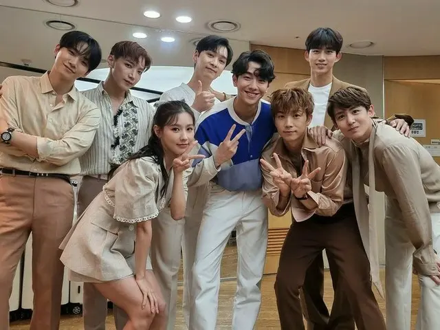 俳優ナム・ユンス、「2PM」と一緒にえくぼ笑顔“僕は幸運児”