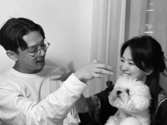 女優ソン・ヘギョ、愛犬そして俳優ユ・アインと楽しいひととき