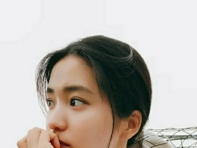 女優キム・テリ、白Tシャツで誇る清純美…初々しいさあふれる横顔