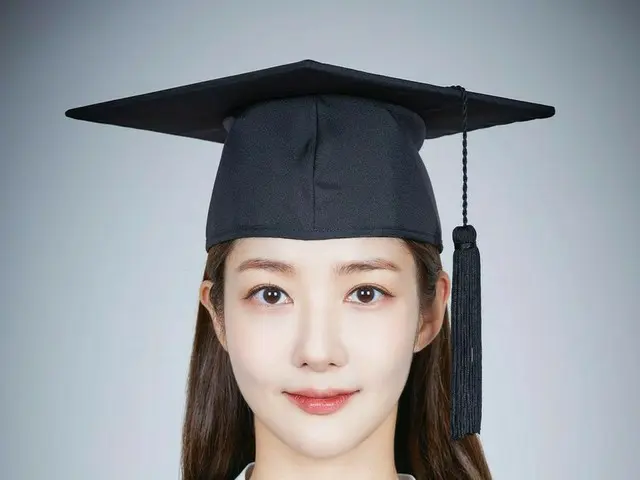 女優パク・ミニョン、学士帽をかぶって完ぺき美貌