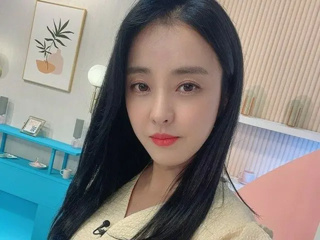 女優パク・ウネ、40代ママの美貌クラス…黒髪の優雅なビジュアル