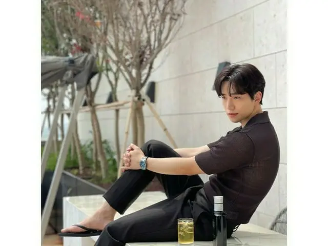 「2PM」ジュノ、ビジュアルショック…リラックスした姿でセクシーな魅力アピール