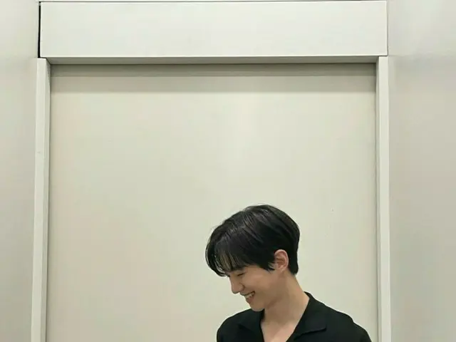 「2PM」ジュノ、オールブラックファッションで魅力が引き立つ…何がおかしいの？