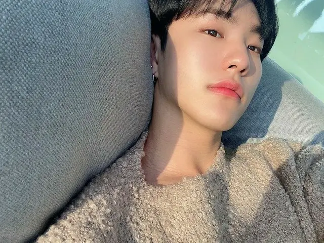 「SEVENTEEN」ホシ、インスタ開設…けだるいまなざし夏ムード