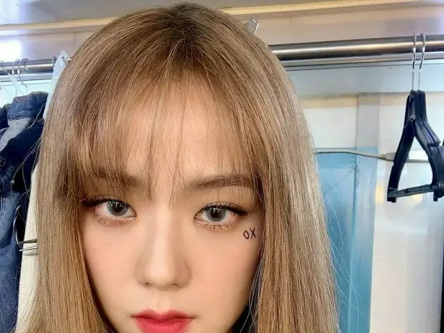 「BLACKPINK」ジス、シックなまなざしに華やかな美貌