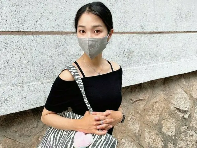 女優キム・ヘユン、今日もラブリーなお姫様…オフショルダーであふれる清純美