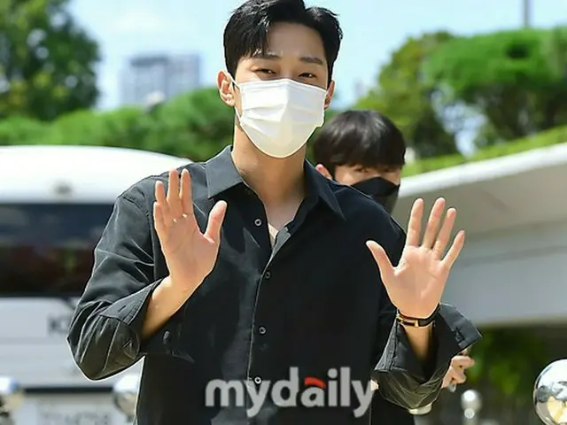 【フォト】ジニョン(B1A4)＆クリスタル(f(x)＆チャ・テヒョン、「チョン・ウンジの歌謡広場」出勤中