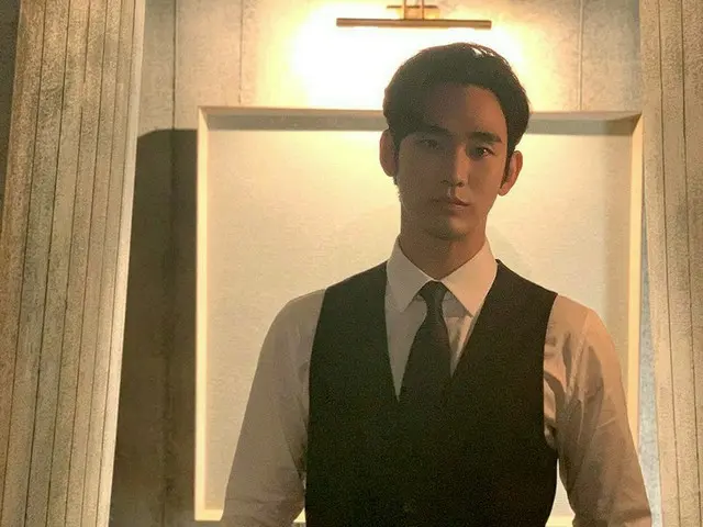 俳優キム・スヒョン、致命的なまなざしに“キュン”