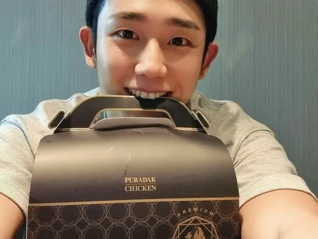 俳優チョン・ヘイン、ニット帽かぶってかわいい笑顔…“末伏にはチキン”