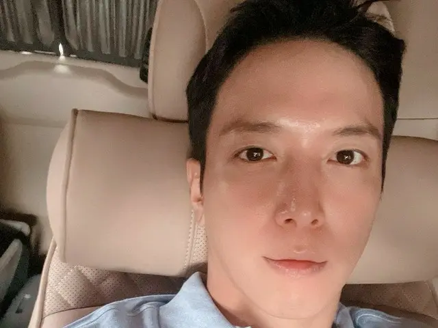 「CNBLUE」ジョン・ヨンファ、1日DJ終えてセルフィー公開…ヘアースタイルまで完ぺき