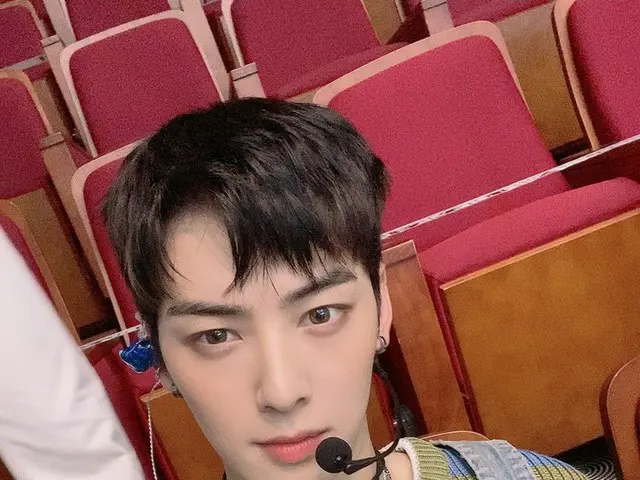 チャ・ウヌ（ASTRO）、思わず感嘆!!顔の天才の圧倒的ビジュアル…オーバーオールもよく似合う