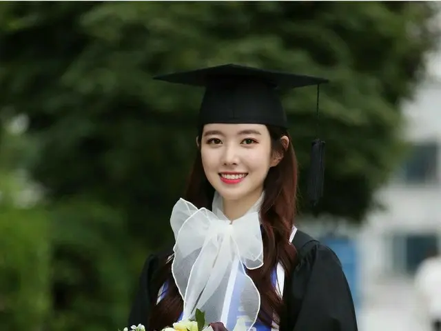 チン・セヨン、大学卒業式に現れた女神…学士帽を被ってあふれる清純美