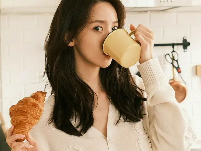 「少女時代」ユナ、パンを食べる姿も美しい…S♡NEのための写真放出