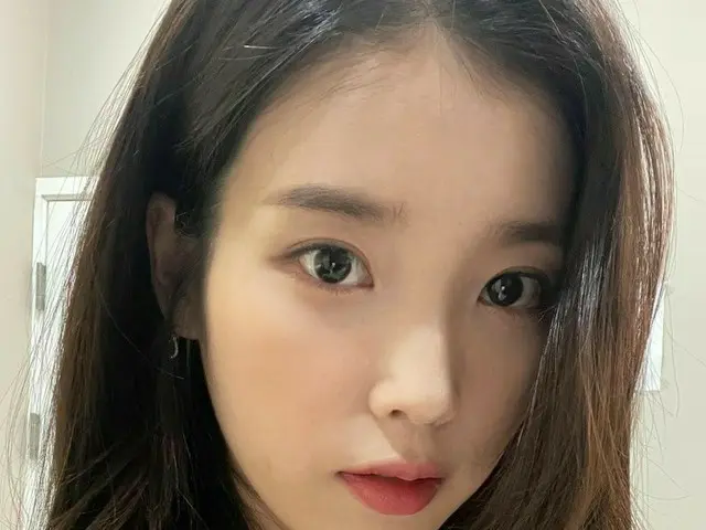 IU、髪を切ってさらに輝く美貌