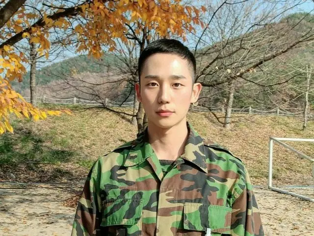 チョン・ヘイン、丸坊主に軍服姿でも貴公子のようなビジュアル