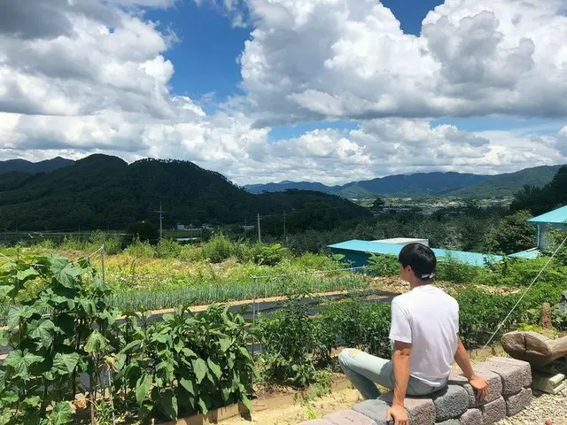 「SHINee」ミンホ、後ろ姿もイケメン…“good bye summer.”