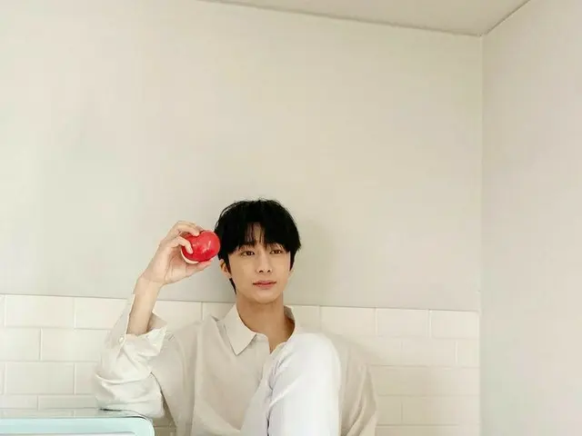 「MONSTA X」ヒョンウォン、視線釘付け…白雪姫よりも美しいビジュアル