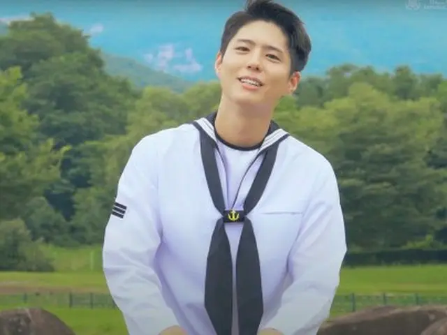 俳優パク・ボゴム、海軍広報隊の映像に登場…“軍白期”感じられないうれしさ（動画あり）