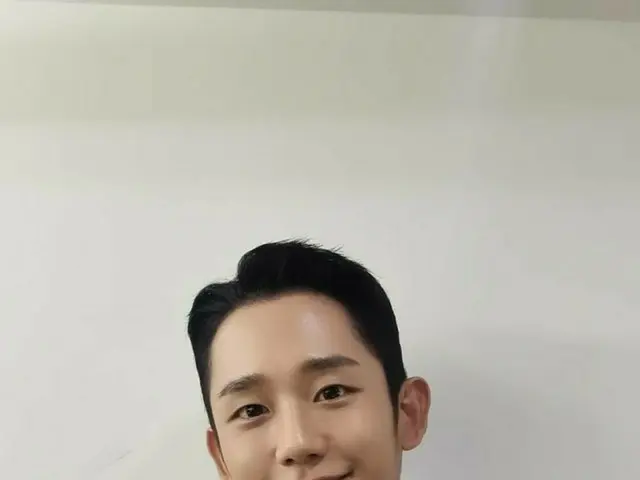 俳優チョン・ヘイン、額を出してもカッコいい…花を抱えたイケメン男子