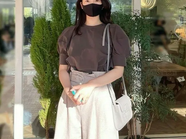 チョンジンの妻リュ・イソ、マスクつけても綺麗なのはわかる…美術館見学を楽しむ日常