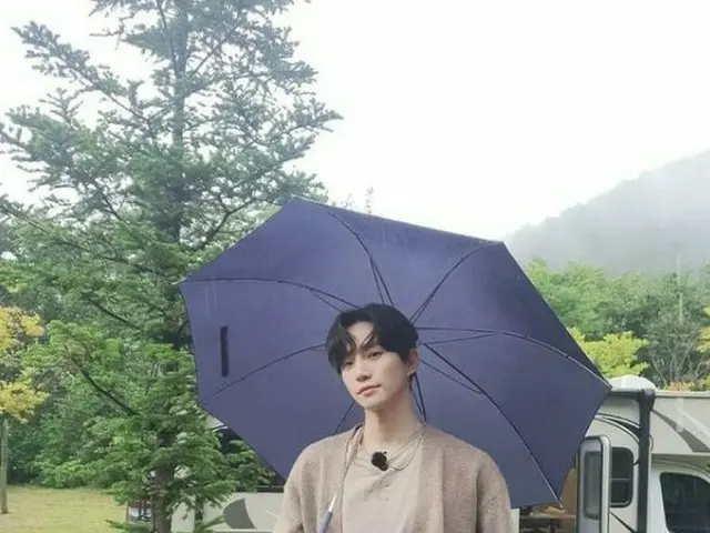 「2PM」ジュノ、雨の中のしっとりとした秋の男