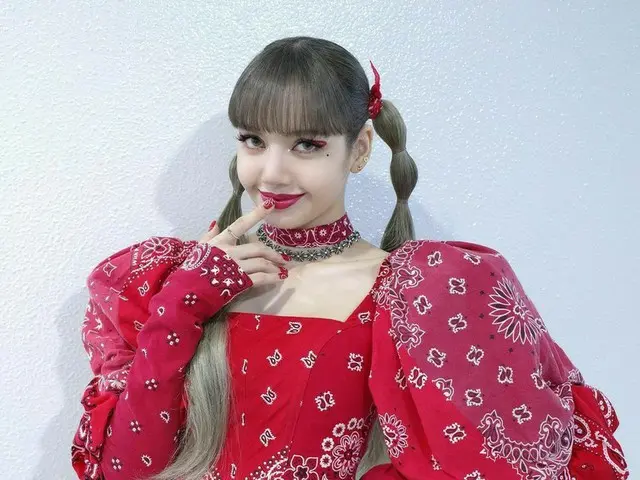 「BLACKPINK」リサ、華やかでかわいいグローバルK-POP妖精