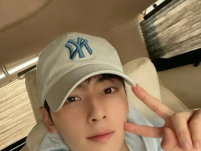 「ASTRO」チャ・ウヌ、愛らしいほっぺのVサイン…証明なしでも輝く