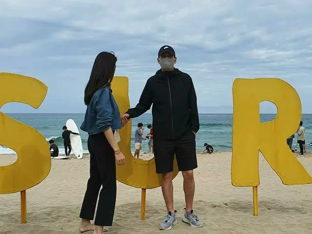 女優チャ・イェリョン♥俳優チュ・サンウク、変わらなく甘い海辺のデート…“こういうのが幸せ”