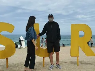 女優チャ・イェリョン♥俳優チュ・サンウク、変わらなく甘い海辺のデート…“こういうのが幸せ”