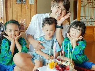 俳優ユン・サンヒョン、3人の子どもたちと誕生日パーティー.…ほっこり親子