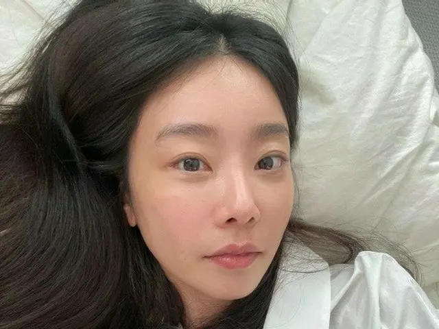 元 「Girl's Day」ソジン、白シャツで清純美がアップ…横になっても美しさはそのまま
