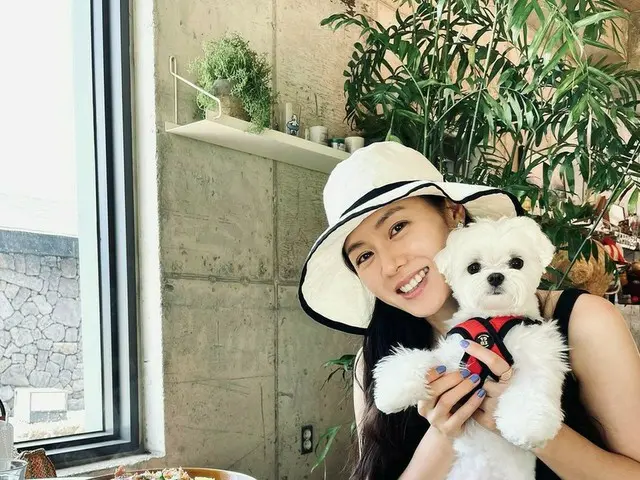女優ソン・イェジン、清純な美しさが爆発…愛犬と過ごす日常公開