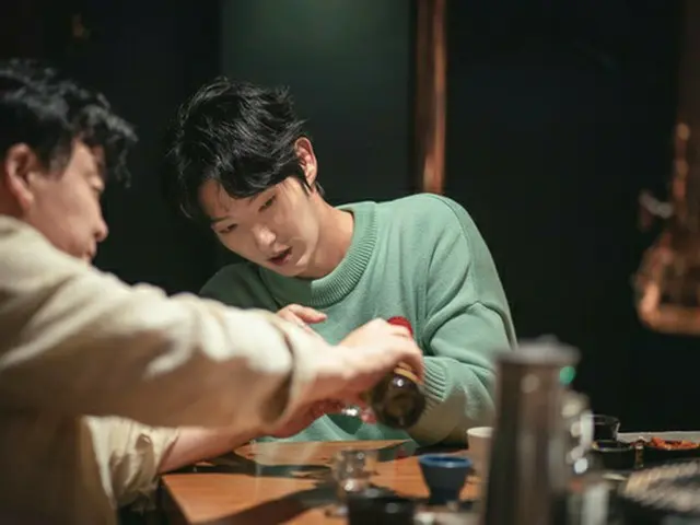 イ・ジュンギ、韓国伝統酒を味わいながら人生を語る …Netflix「Paik`s Spirit」スチール公開