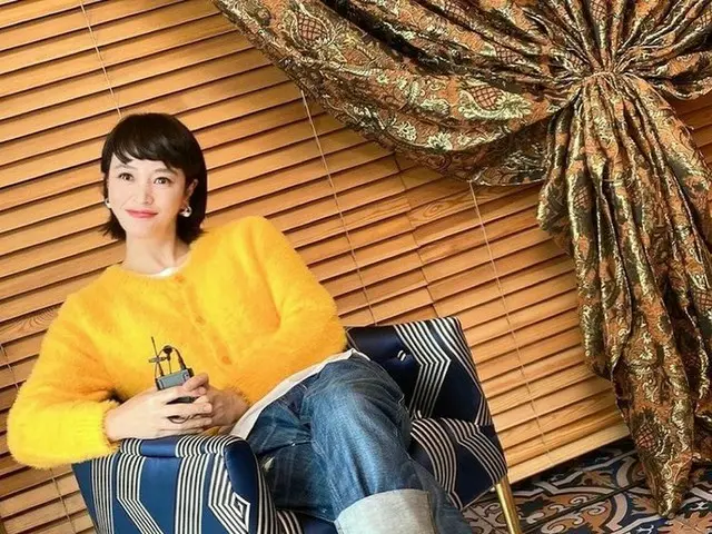 女優キム・ヘス、アラフィフになってもより輝く美貌…まるで人形のよう