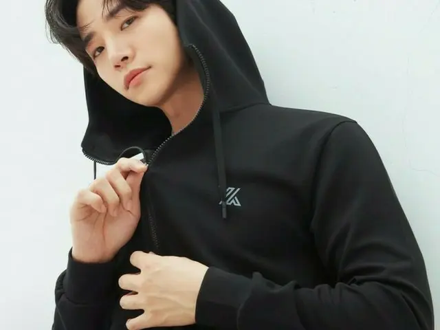 「2PM」ニックン＆ウヨン＆ジュノ、一緒に運動したくなるまぶしいビジュアル…各自のスタイルでパーカーを着こなす（動画あり）