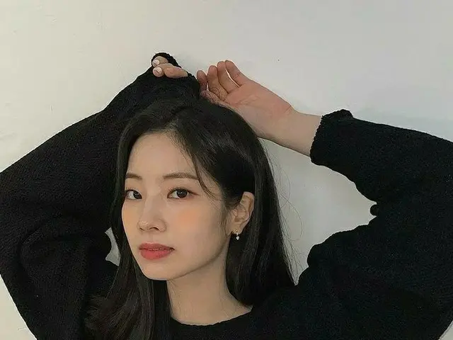 「TWICE」ダヒョン、セクシーな練習ファッション…細いウエストに視線が