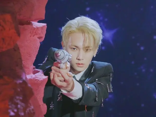 「SHINee」KEY（キー）、「BAD LOVE」のジャケ写撮影ビハインドを公開!!（動画あり）