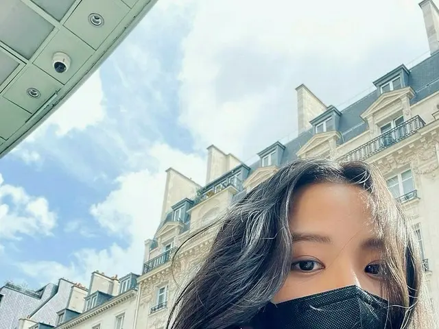 「BLACKPINK」ジス、パリジェンヌもうらやむ美貌…マスクしてても輝いてるね