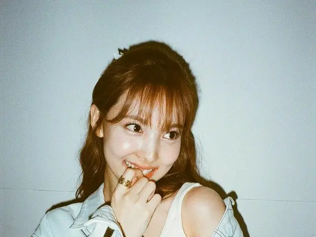 「TWICE」ナヨン、さわやかな百万ドルの笑顔