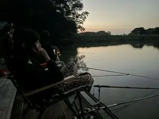 女優コ・ウナ、人生初の釣りを体験….何考え中？「没頭」