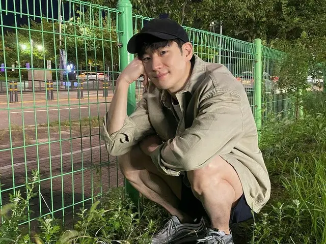 俳優イ・ジェフン、しゃがんでいる姿がかわいい飾らない日常…“釜山行ってきました”