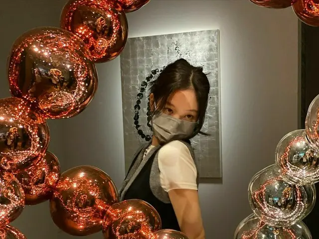 「BLACKPINK」ジェニー、フランス・パリを満喫…展示会を観覧