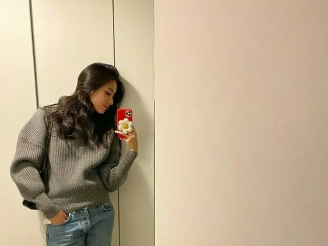 女優ハン・ヒョジュ、芸術的な横顔に視線集中…ラフなコーデでも清純美満点
