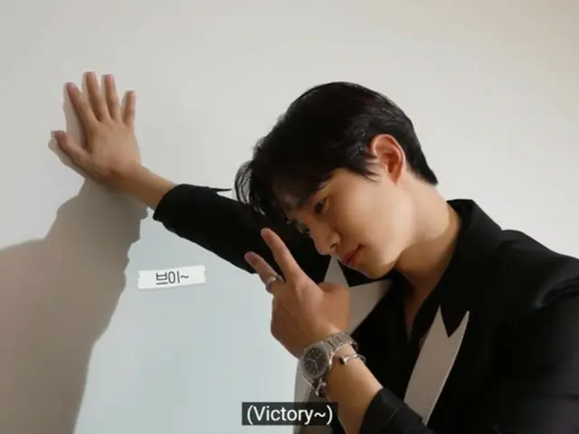 「2PM」イ・ジュノ、リングの帝王のようなカリスマ…グラビア撮影ビハインド公開（動画あり）