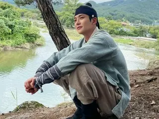 「SF9」ロウン、まげを結っても彫刻美男…トキメキを呼ぶ横顔