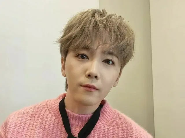 「FTISLAND」イ・ホンギ、ピンクもよく似合うさわやかビジュアル