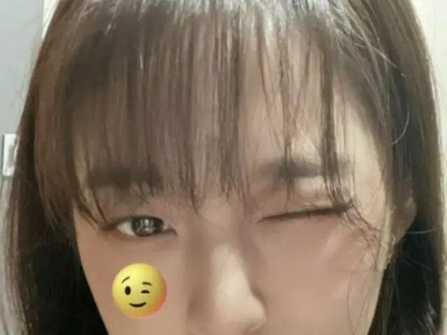 「AOA」ソリョン、人形のような顔だち….ラブリーなウィンクに胸キュン♥