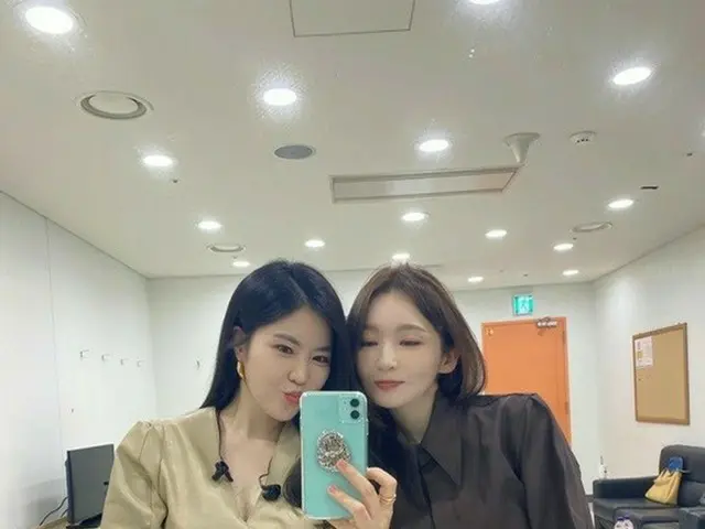 「DAVICHI」ヘリ＆ミンギョン、本当の姉妹のようなツーショット…美しさあふれる秋の女神たち