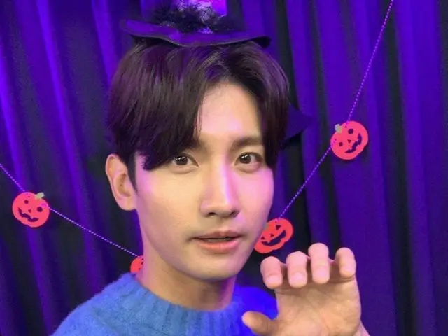 「東方神起」チャンミン、びっくり扮装でハロウィンのあいさつ…”かわいすぎる”